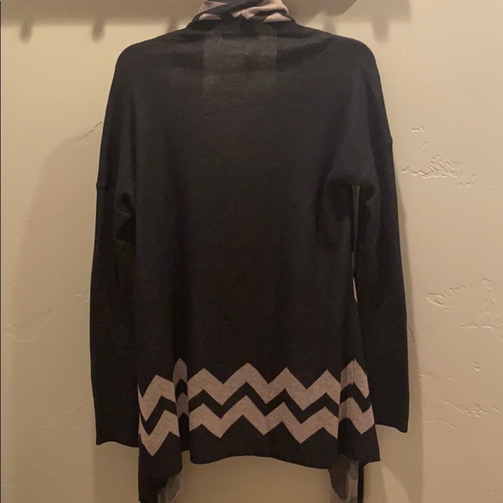 Zigzag Patterned Sweater - Picture 2 of 7